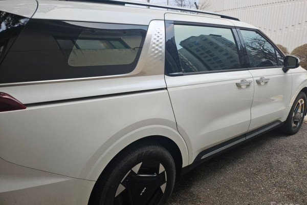 2024 Kia Carnival с пробегом 24 800 км