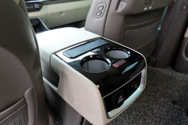 2024 Kia Carnival с пробегом 42 800 км