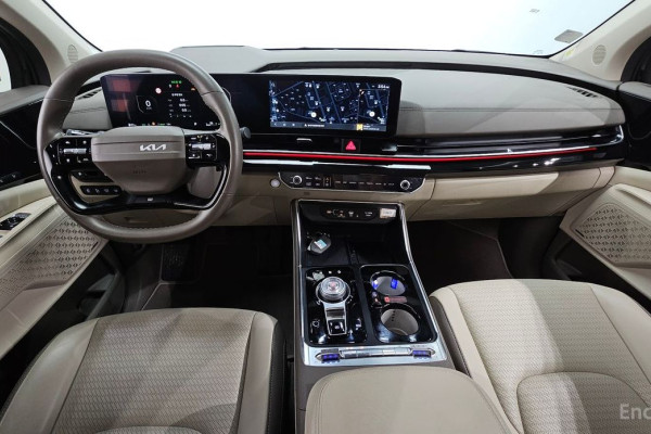 2025 Kia Carnival с пробегом 16 140 км