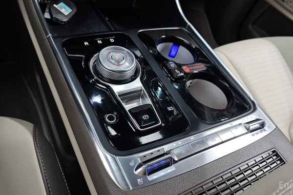 2025 Kia Carnival с пробегом 16 140 км