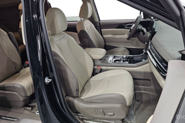 2025 Kia Carnival с пробегом 16 140 км