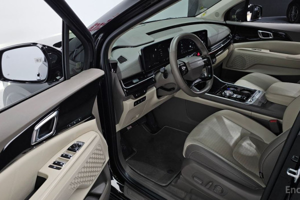 2025 Kia Carnival с пробегом 16 140 км