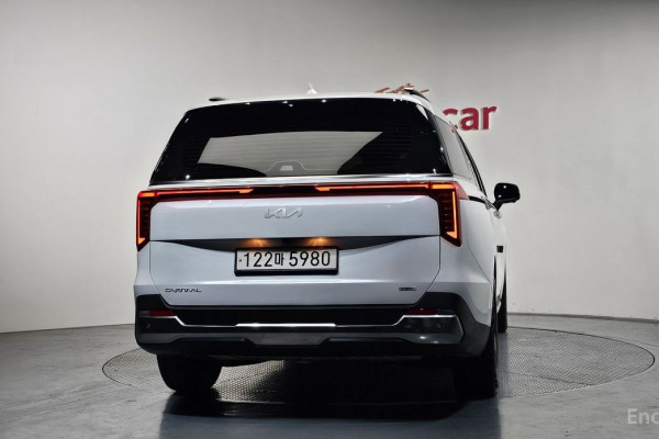 2024 Kia Carnival с пробегом 29 404 км