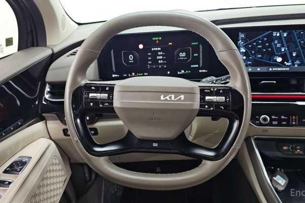 2025 Kia Carnival с пробегом 16 140 км