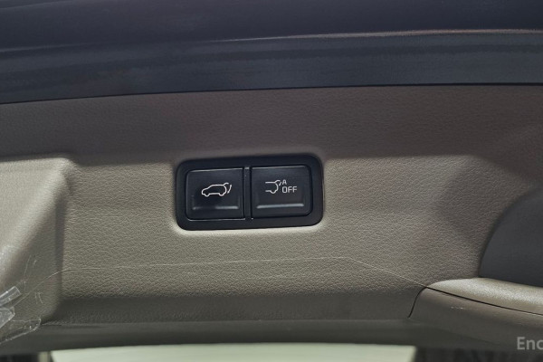 2025 Kia Carnival с пробегом 16 140 км