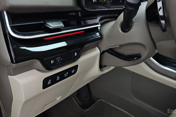 2025 Kia Carnival с пробегом 16 140 км