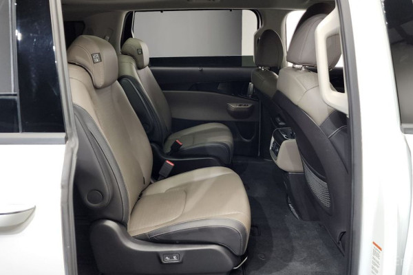 2024 Kia Carnival с пробегом 29 404 км