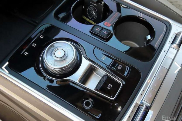 2024 Kia Carnival с пробегом 9 908 км