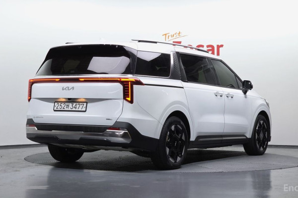 2024 Kia Carnival с пробегом 28 042 км