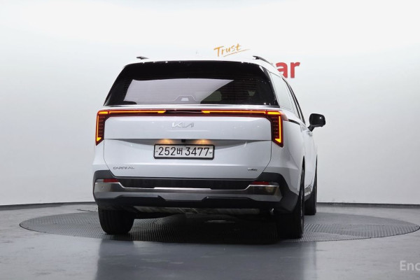 2024 Kia Carnival с пробегом 28 042 км