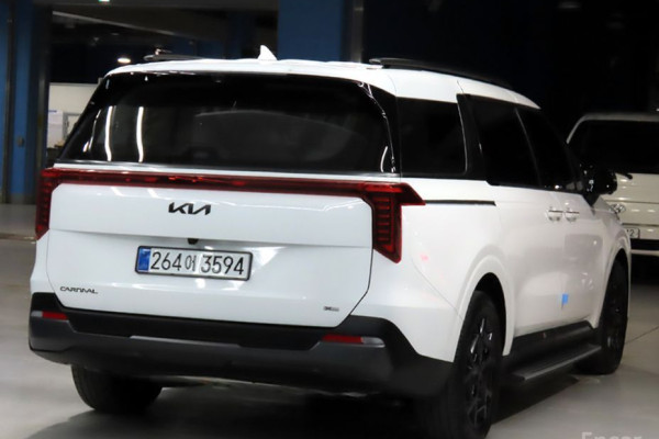 2025 Kia Carnival с пробегом 2 823 км
