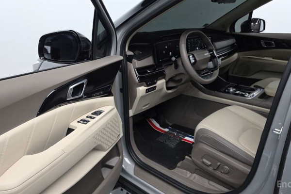 2025 Kia Carnival с пробегом 16 010 км