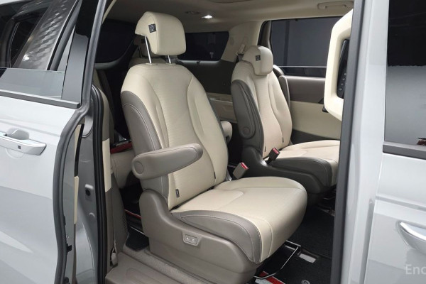 2025 Kia Carnival с пробегом 16 010 км