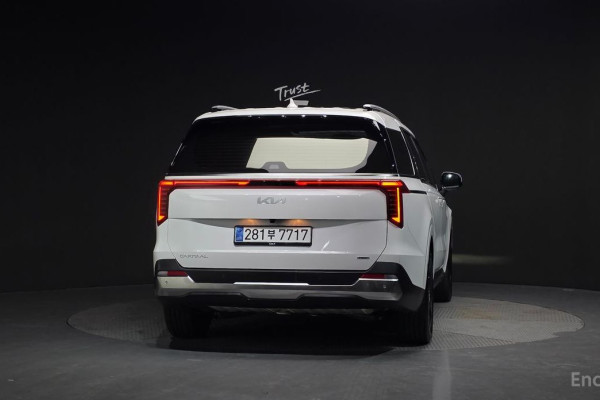 2025 Kia Carnival с пробегом 10 039 км