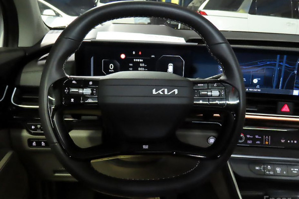 2025 Kia Carnival с пробегом 2 823 км