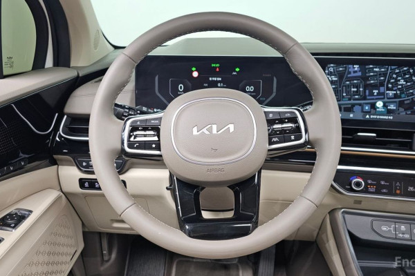 2024 Kia Carnival с пробегом 15 537 км