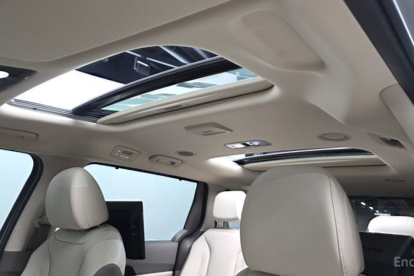 2025 Kia Carnival с пробегом 16 010 км