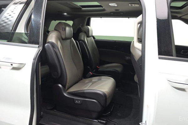 2024 Kia Carnival с пробегом 28 042 км