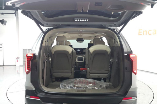 2025 Kia Carnival с пробегом 16 010 км