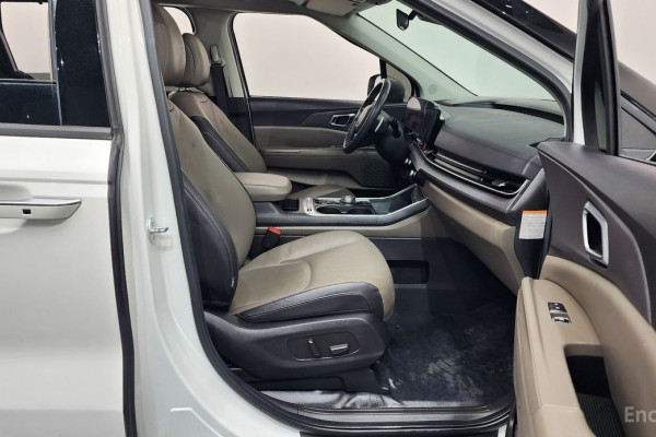 2024 Kia Carnival с пробегом 49 205 км