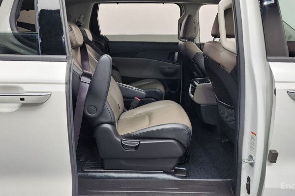 2024 Kia Carnival с пробегом 49 205 км