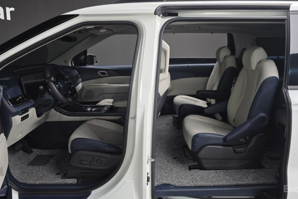 2025 Kia Carnival с пробегом 10 039 км