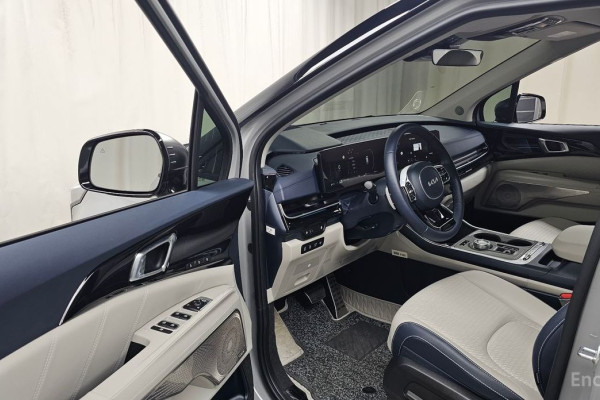 2024 Kia Carnival с пробегом 8 893 км