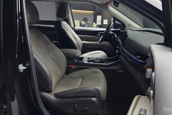 2025 Kia Carnival с пробегом 15 649 км