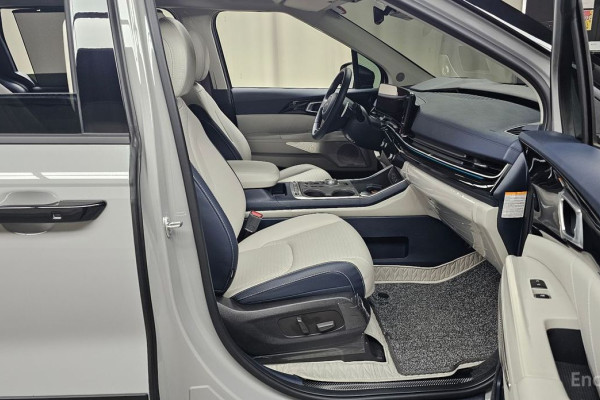 2024 Kia Carnival с пробегом 8 893 км