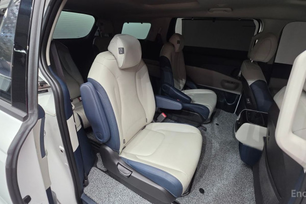 2025 Kia Carnival с пробегом 10 039 км