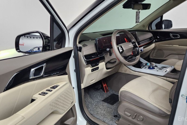 2025 Kia Carnival с пробегом 8 085 км