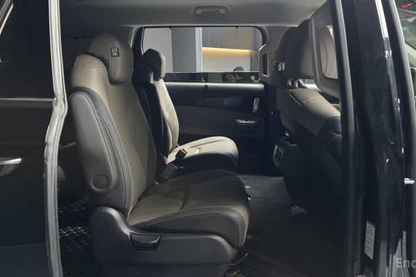 2025 Kia Carnival с пробегом 15 649 км