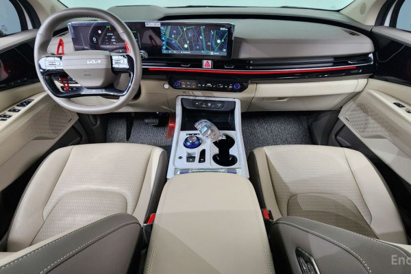 2025 Kia Carnival с пробегом 8 085 км