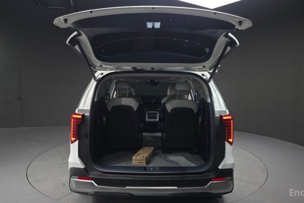 2025 Kia Carnival с пробегом 10 039 км