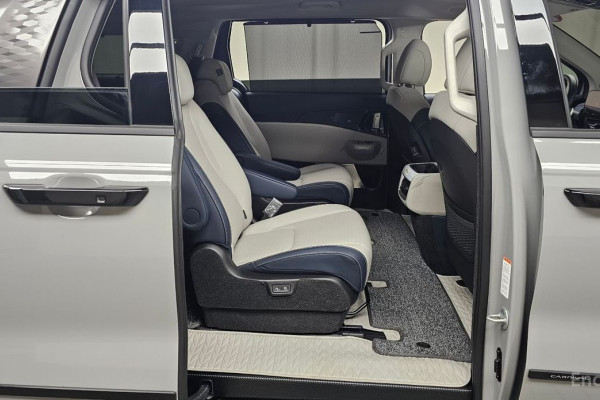 2024 Kia Carnival с пробегом 8 893 км