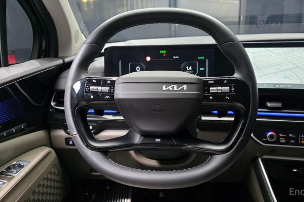 2025 Kia Carnival с пробегом 15 649 км