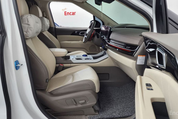 2025 Kia Carnival с пробегом 8 085 км