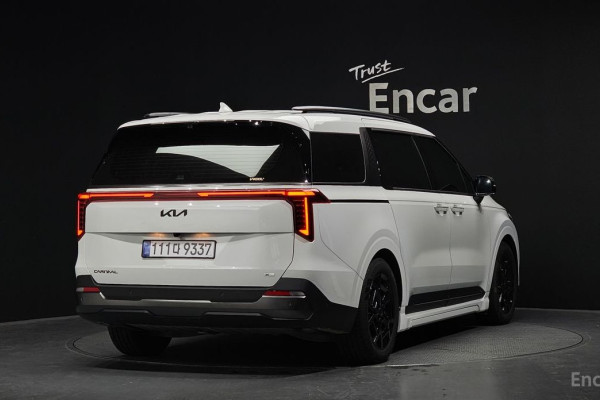 2025 Kia Carnival с пробегом 9 404 км