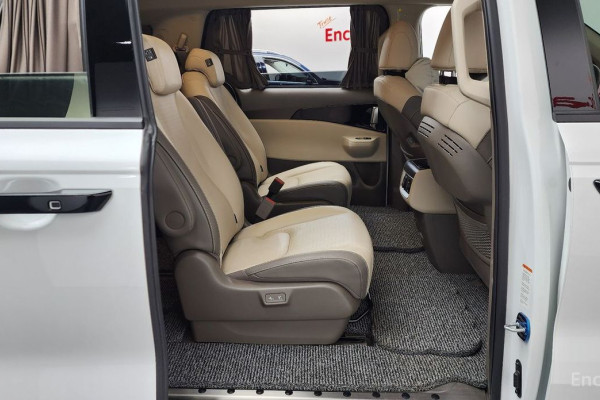 2025 Kia Carnival с пробегом 8 085 км