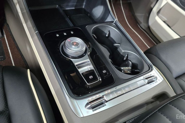 2025 Kia Carnival с пробегом 10 911 км