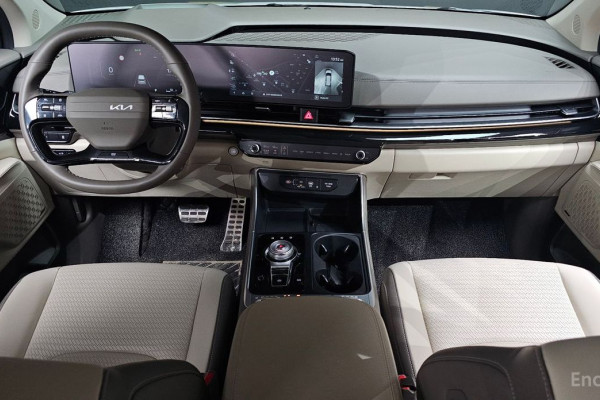 2025 Kia Carnival с пробегом 9 404 км