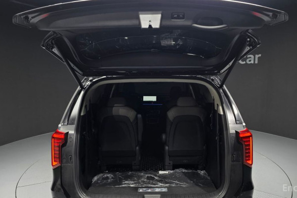 2025 Kia Carnival с пробегом 15 649 км