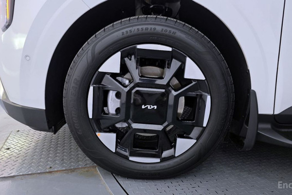 2025 Kia Carnival с пробегом 5 534 км