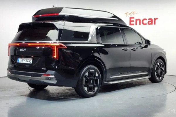 2024 Kia Carnival с пробегом 4 000 км