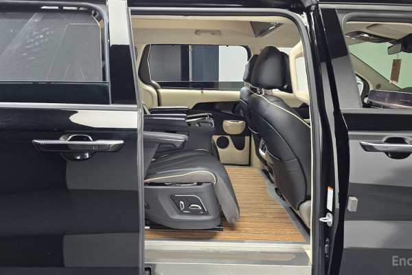 2025 Kia Carnival с пробегом 10 911 км