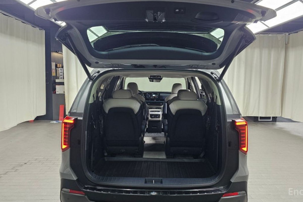 2024 Kia Carnival с пробегом 8 893 км