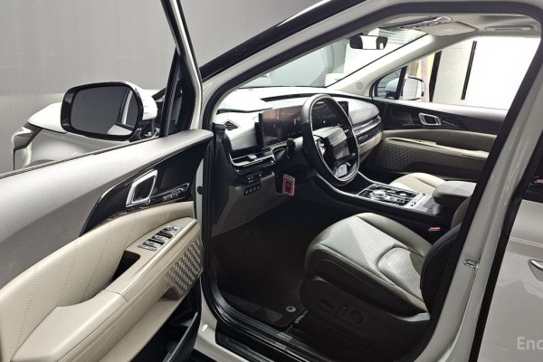 2025 Kia Carnival с пробегом 12 770 км