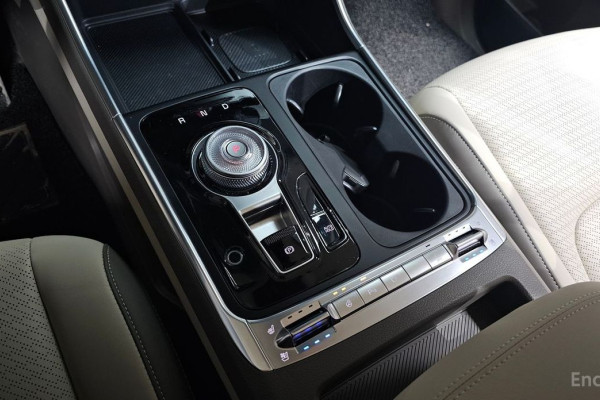 2025 Kia Carnival с пробегом 9 404 км