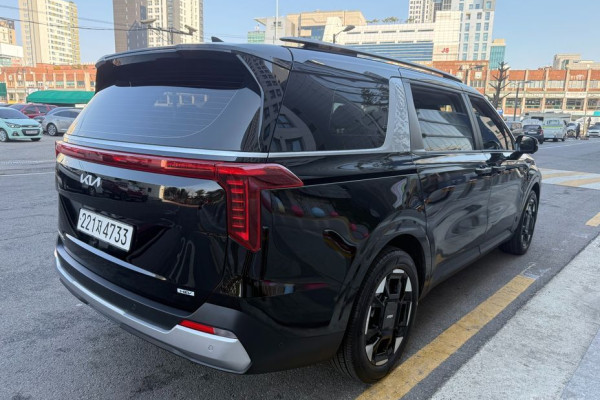 2025 Kia Carnival с пробегом 15 400 км