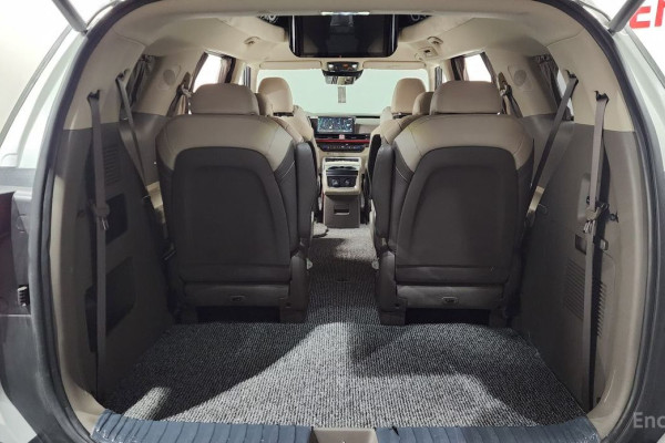 2025 Kia Carnival с пробегом 8 085 км